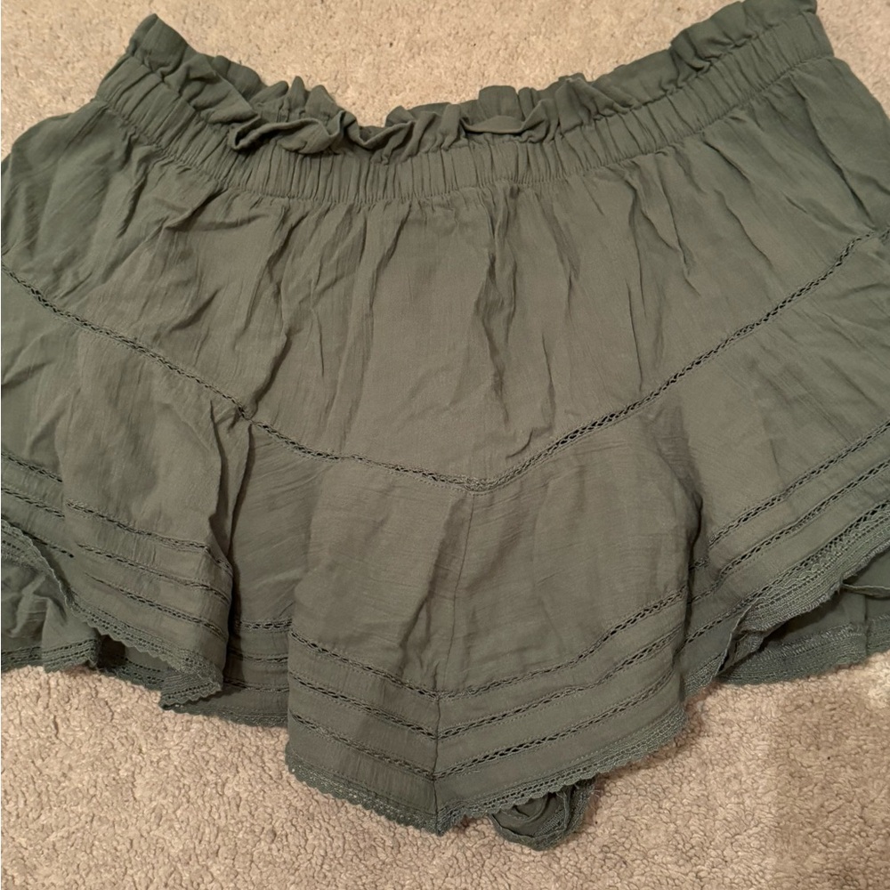 Aerie women's size L green ruffle mini skort